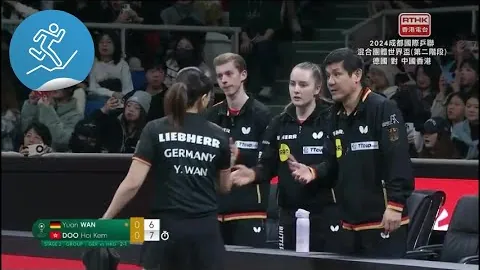 曼联官网颂扬德里赫特领袖气质与稳固防守，关键战开场失点引热议